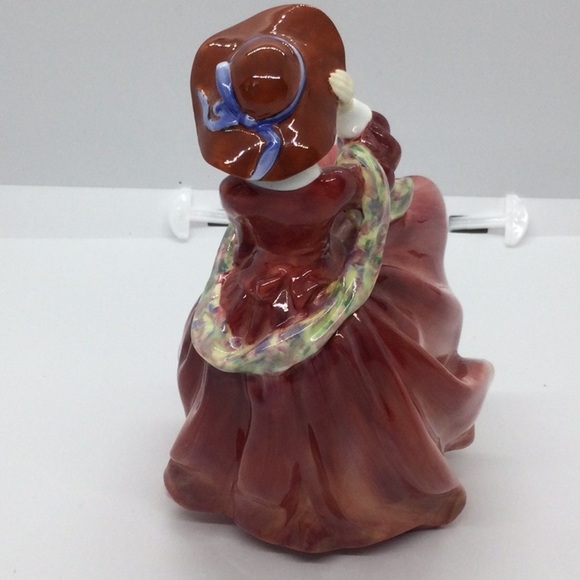 Royal Doulton Top of the Hill Porcelain Figurine in perfect condition - Picture 3 of 7